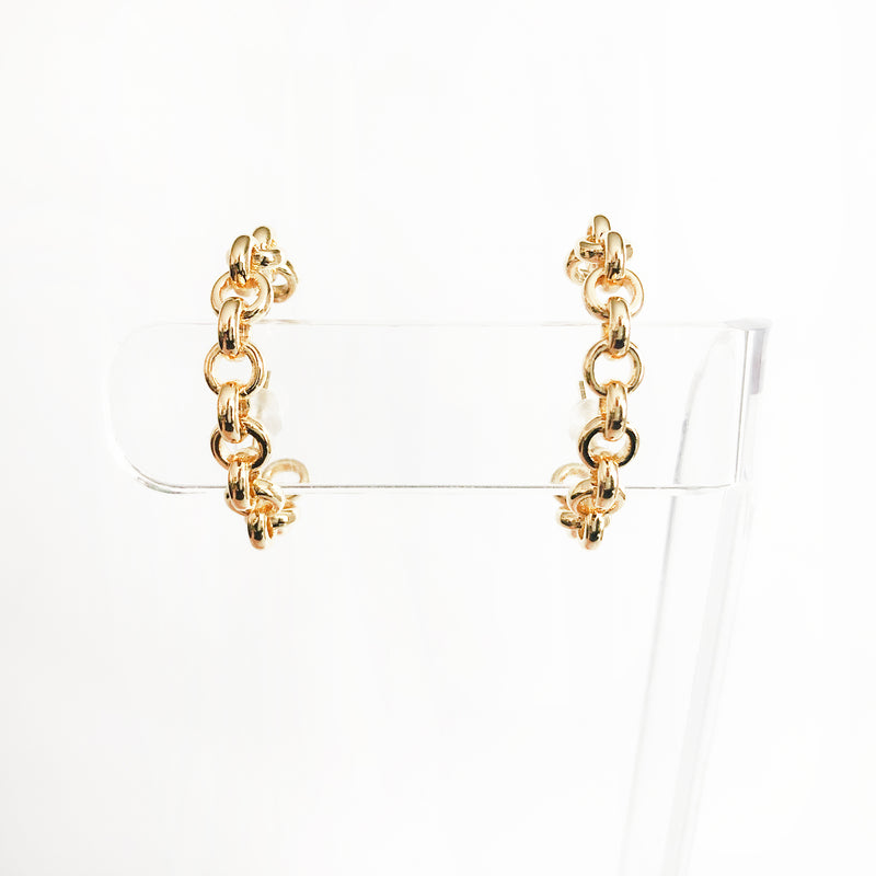 Chunky chain link over the ear huggie post earring ion 14k gold-filled front view